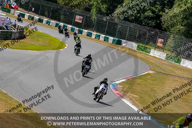 Vintage motorcycle club;eventdigitalimages;mallory park;mallory park trackday photographs;no limits trackdays;peter wileman photography;trackday digital images;trackday photos;vmcc festival 1000 bikes photographs